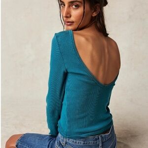 Free People- we the free Unapologetic low back long sleeve XL BNWT- Crystal blue